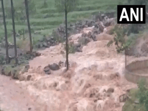 ਰਾਜੌਰੀ ਜ਼ਿਲ੍ਹੇ ਦੇ ਮੰਜਾਕੋਟ, ਥਾਨਮੰਡੀ ਅਤੇ ਦਰਹਾਲ ਸਮੇਤ ਉੱਚਾਈ ਵਾਲੇ ਇਲਾਕਿਆਂ ਵਿਚ ਹੋਈ ਤੇਜ਼ ਬਾਰਿਸ਼