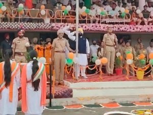 ਨਵਾਂਸ਼ਹਿਰ ਵਿਖੇ ਹਰਜੋਤ ਸਿੰਘ ਬੈਂਸ ਨੇ ਲਹਿਰਾਇਆ ਕੌਮੀ ਝੰਡਾ