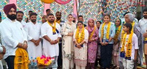 10 ਪਰਿਵਾਰ ਕਾਂਗਰਸ ਨੂੰ ਛੱਡ ਕੇ 'ਆਪ' ਚ ਹੋਏ ਸ਼ਾਮਿਲ
