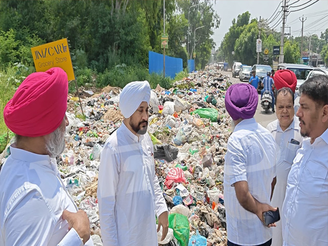 ਮੀਟਿੰਗ ਦੌਰਾਨ ਡਿਪਟੀ ਕਮਿਸ਼ਨਰ ਅਤੇ ਪੁਲਿਸ ਕਮਿਸ਼ਨਰ ਦੀ ਗੈਰਹਾਜ਼ਰੀ 'ਤੇ ਚਰਨਜੀਤ ਸਿੰਘ ਚੰਨੀ ਨੇ ਉਠਾਏ ਸਵਾਲ