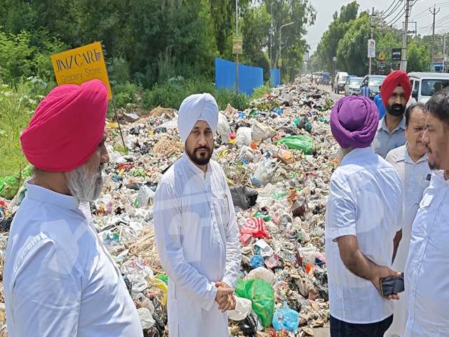 ਮੀਟਿੰਗ ਦੌਰਾਨ ਡਿਪਟੀ ਕਮਿਸ਼ਨਰ ਅਤੇ ਪੁਲਿਸ ਕਮਿਸ਼ਨਰ ਦੀ ਗੈਰਹਾਜ਼ਰੀ 'ਤੇ ਚਰਨਜੀਤ ਸਿੰਘ ਚੰਨੀ ਨੇ ਉਠਾਏ ਸਵਾਲ