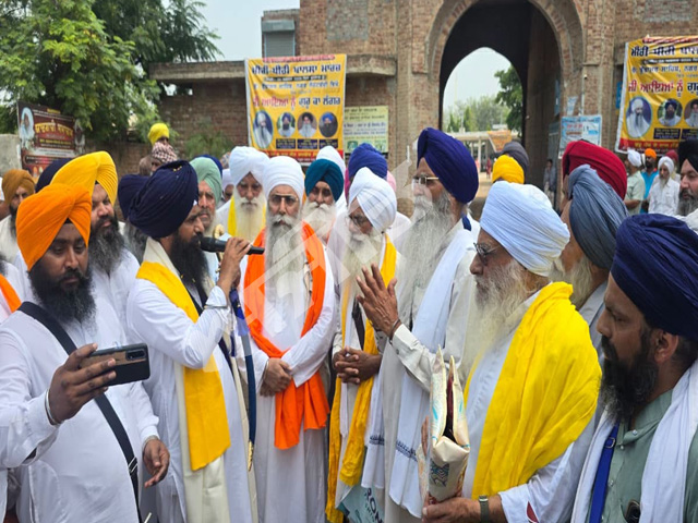 ਮੀਰੀ-ਪੀਰੀ ਖ਼ਾਲਸਾ ਮਾਰਚ ਦਾ ਪਿੰਡ ਲੋਹਟਬੱਦੀ ਪੁੱਜਣ ‘ਤੇ  ਨਿਰਮਲੇ ਸੰਪਰਦਾਇ ਸ੍ਰੀ ਮੁਕਤਸਰ ਸਾਹਿਬ ਵਲੋਂ ਸਵਾਗਤ