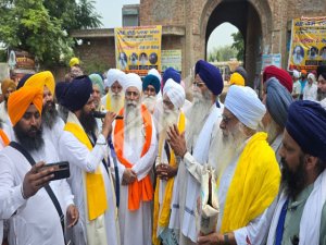 ਮੀਰੀ-ਪੀਰੀ ਖ਼ਾਲਸਾ ਮਾਰਚ ਦਾ ਪਿੰਡ ਲੋਹਟਬੱਦੀ ਪੁੱਜਣ ‘ਤੇ  ਨਿਰਮਲੇ ਸੰਪਰਦਾਇ ਸ੍ਰੀ ਮੁਕਤਸਰ ਸਾਹਿਬ ਵਲੋਂ ਸਵਾਗਤ