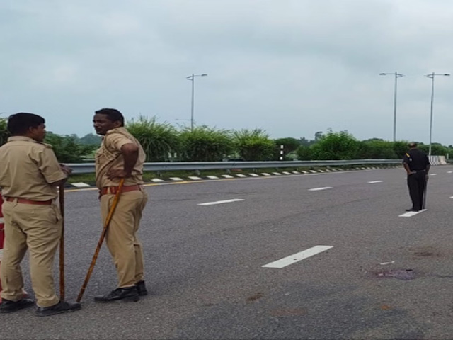 ਯੂ.ਪੀ.: ਪੂਰਵਾਂਚਲ ਐਕਸਪ੍ਰੈਸ ਵੇਅ ’ਤੇ ਵੱਡਾ ਹਾਦਸਾ, 3 ਦੀ ਮੌਤ
