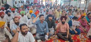 ਪੈਰਾਮੈਡੀਕਲ ਤੇ ਸਿਹਤ ਕਰਮਚਾਰੀ ਯੂਨੀਅਨ ਦੇ ਵਲੋਂ ਜ਼ਿਲ੍ਹੇ ਦੇ ਸਾਰੇ ਸਰਕਾਰੀ  ਹਸਪਤਾਲ  ਬੰਦ ਕਰਕੇ ਸਿਵਲ ਸਰਜਨ ਦਫਤਰ ਅੱਗੇ ਪ੍ਰਦਰਸ਼ਨ