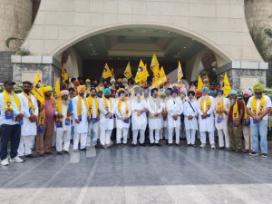 ਅਕਾਲੀ ਦਲ ਵਾਰਿਸ ਪੰਜਾਬ ਦੇ ਵਲੋਂ ਮੀਟਿੰਗ,  30 ਪਿੰਡਾਂ ਦੀਆਂ ਸਾਬਕਾ ਪੰਚਾਇਤਾਂ ਅਤੇ ਸ਼ਾਮਿਲ ਮੁਹਤਬਰਾ ਸਨਮਾਨਿਤ
