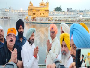 ਸ੍ਰੀ ਹਰਿਮੰਦਰ ਸਾਹਿਬ ਨਤਮਸਤਕ ਹੋਏ  ਭਾਜਪਾ ਦੇ ਕੌਮੀ ਜਨਰਲ ਸਕੱਤਰ ਅਤੇ ਪੰਜਾਬ ਇੰਚਾਰਜ ਸਤੀਸ਼ ਪੁਨੀਆ