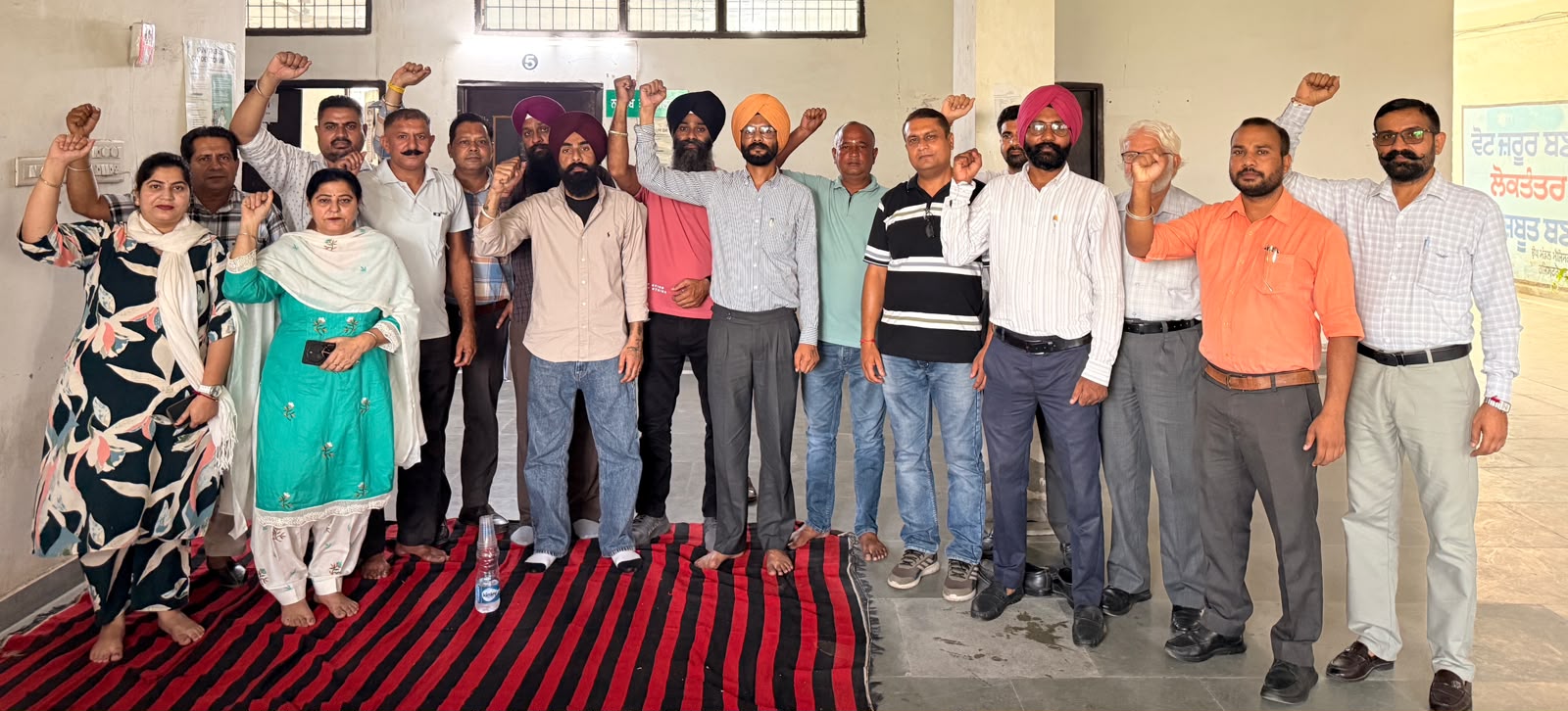 ਤਹਿਸੀਲ ਭੁਲੱਥ ’ਚ ਕਰਮਚਾਰੀਆਂ ਨੇ ਕੀਤਾ ਰੋਸ ਪ੍ਰਦਰਸ਼ਨ