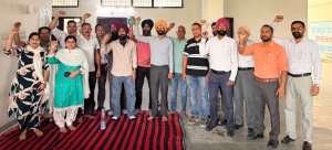ਤਹਿਸੀਲ ਭੁਲੱਥ ’ਚ ਕਰਮਚਾਰੀਆਂ ਨੇ ਕੀਤਾ ਰੋਸ ਪ੍ਰਦਰਸ਼ਨ