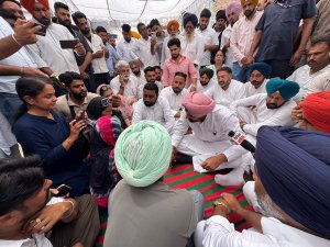 ਗੁਲਜ਼ਾਰ ਸਿੰਘ ਦੇ ਪਰਿਵਾਰ ਨਾਲ ਦੁੱਖ ਸਾਂਝਾ ਕਰਨ ਪੁੱਜੇ ਕਾਂਗਰਸ ਦੇ ਪੰਜਾਬ ਪ੍ਰਧਾਨ ਰਾਜਾ ਵੜਿੰਗ