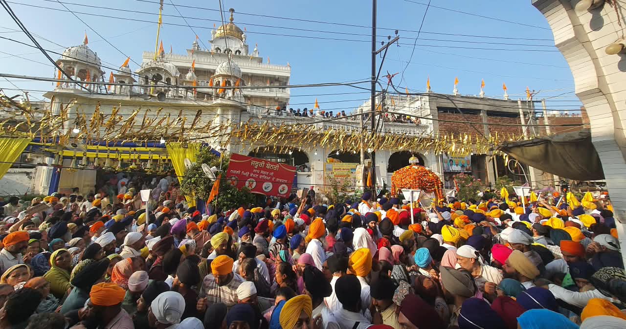 ਪਹਿਲੇ ਪ੍ਰਕਾਸ਼ ਪੁਰਬ ਮੌਕੇ ਸ੍ਰੀ ਰਾਮਸਰ ਸਾਹਿਬ ਤੋਂ ਸ੍ਰੀ ਹਰਿਮੰਦਰ ਸਾਹਿਬ ਤੱਕ ਵਿਸ਼ਾਲ ਨਗਰ ਕੀਰਤਨ ਸਜਾਇਆ