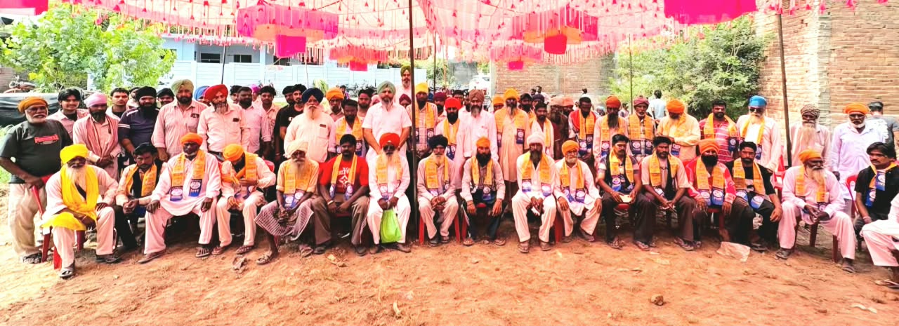 ਪਿੰਡ ਬਲੜਵਾਲ ਆਬਾਦੀ ਬਾਬਾ ਗਮਚੁੱਕ ਜੀ ਦੇ ਸਾਬਕਾ ਸਰਪੰਚ ਪੁੰਨਣ ਸਿੰਘ ਸਮੇਤ ਕਈ ਪਰਿਵਾਰਾਂ ਨੇ ਫੜਿਆ ਅਕਾਲੀ ਦਲ ਦਾ ਪੱਲਾ