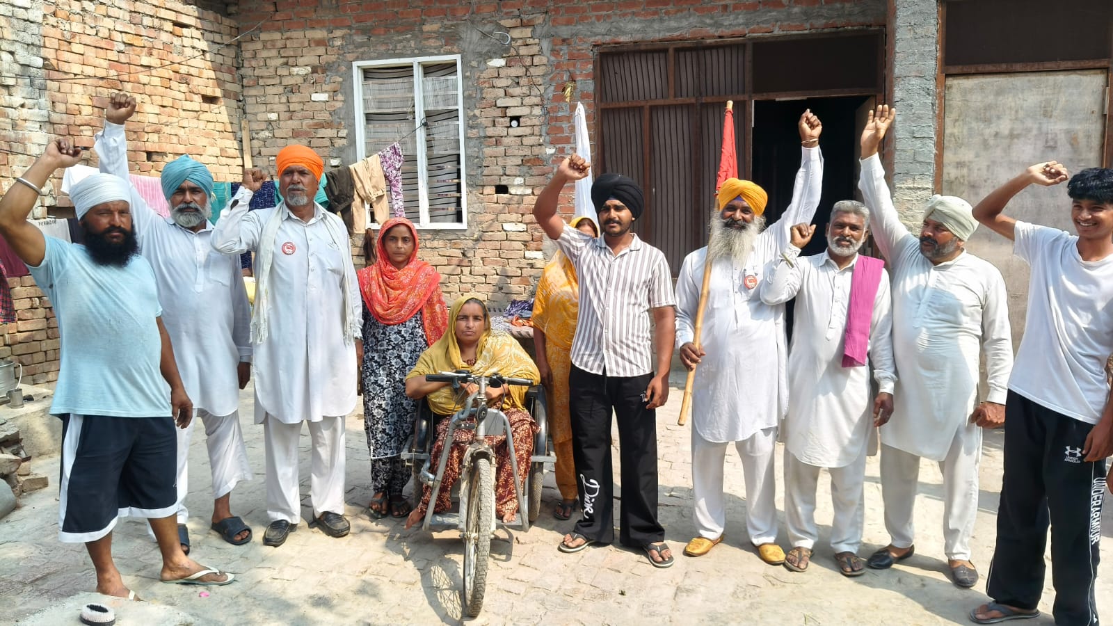 ਪਿੰਡ ਵਣੀਏਕੇ ਵਿਖੇ ਪੁਲੀ 'ਤੇ ਬੈਠਣ ਨੂੰ ਲੈ ਕੇ ਹੋਇਆ ਝਗੜਾ, ਘਰ ਦੀ ਭੰਨਤੋੜ ਅਤੇ ਅੰਗਹੀਣ ਔਰਤ ਦੀ ਕੁੱਟਮਾਰ ਦੇ ਲੱਗੇ ਦੋਸ਼