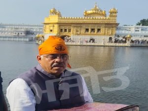 ਪ੍ਰਧਾਨ ਮੰਤਰੀ ਮੋਦੀ ਦੇ ਜਨਮਦਿਨ ਮੌਕੇ ਸ੍ਰੀ ਦਰਬਾਰ ਸਾਹਿਬ ਵਿਖੇ ਨਤਮਸਤਕ ਹੋਏ ਤਰੁਣ ਚੁੱਘ