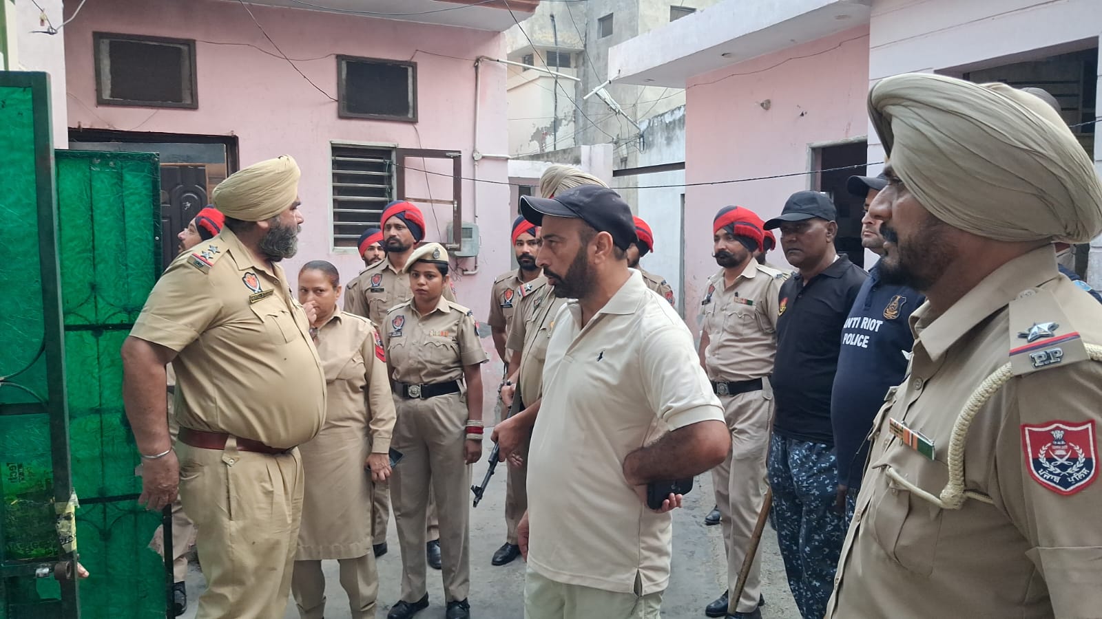 ਐਸ.ਪੀ. ਵਲੋਂ ਛੱਜ ਕਲੋਨੀ ’ਚ ਅਚਨਚੇਤ ਚੈਕਿੰਗ ਮੁਹਿੰਮ ਚਲਾਈ ਗਈ
