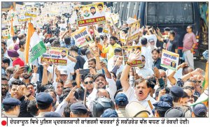 ਕਾਂਗਰਸ ਵਲੋਂ ਗਿਆਨੇਸ਼ ਕੁਮਾਰ ਖ਼ਿਲਾਫ਼ ਦੇਸ਼ ਭਰ ’ਚ ਰੋਸ ਮੁਜ਼ਾਹਰੇ
* ਕਈ ਥਾਵਾਂ ’ਤੇ ਪੁਤਲੇ ਸਾੜੇ * ਕਈ ਥਾਈਂ ਕਾਂਗਰਸੀ ਆਗੂਆਂ ਨੂੰ ਹਿਰਾਸਤ ’ਚ ਲਿਆ