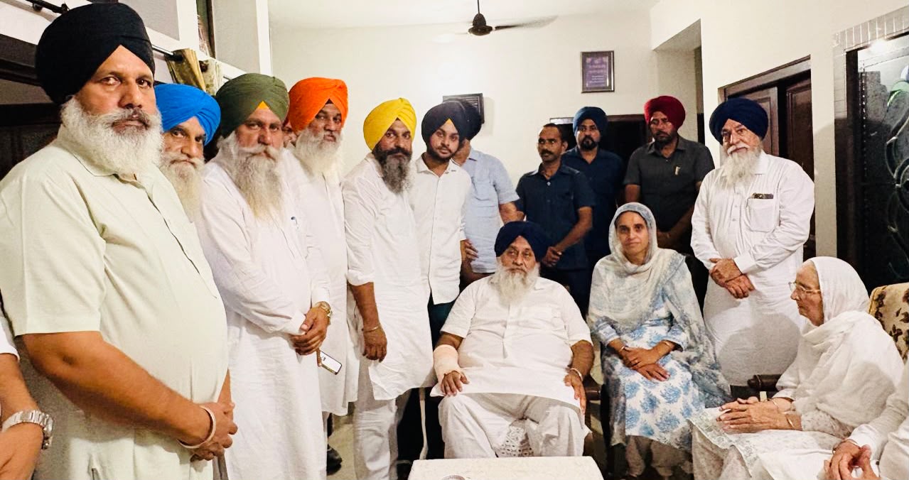 ਸੁਖਬੀਰ ਸਿੰਘ ਬਾਦਲ ਸ਼੍ਰੋਮਣੀ ਕਮੇਟੀ ਮੈਂਬਰ ਜਥੇਦਾਰ ਅਮਰਜੀਤ ਸਿੰਘ ਭਲਾਈਪੁਰ ਦੇ ਪਰਿਵਾਰ ਨਾਲ ਦੁੱਖ ਸਾਂਝਾ ਕਰਨ ਪਹੁੰਚੇ