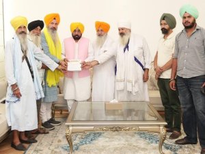 ਮੁੱਖ ਮੰਤਰੀ ਭਗਵੰਤ ਮਾਨ ਵਲੋਂ ਧਰਮ ਯੁੱਧ ਮੋਰਚੇ' ਦੇ ਆਗੂ ਗੁਰਪ੍ਰੀਤ ਸਿੰਘ ਖ਼ਾਲਸਾ ਨਾਲ ਅਹਿਮ ਮੀਟਿੰਗ