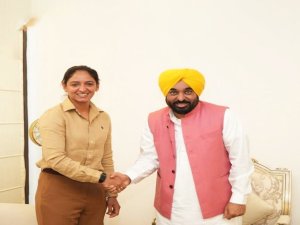 ਪੰਜਾਬ ਦੀ ਧੀ ਹਰਮਨਪ੍ਰੀਤ ਕੌਰ ਦੇ ਸ਼ਾਨਦਾਰ ਕਪਤਾਨੀ ਕਾਰਜਕਾਲ ਨੂੰ ਸਲਾਮ ਕਰਦੇ ਹਾਂ - ਭਗਵੰਤ ਮਾਨ