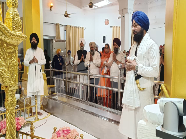 ਪੰਜਾਬ ਕਾਂਗਰਸ ਦੇ ਪ੍ਰਧਾਨ ਪ੍ਰਗਟ ਸਿੰਘ ਅੰਮ੍ਰਿਤ ਵੇਲੇ ਤਖਤ ਸ੍ਰੀ ਕੇਸਗੜ੍ਹ ਸਾਹਿਬ ਵਿਖੇ ਹੋਏ ਨਤਮਸਤਕ