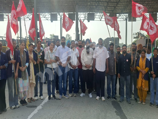 ਪੰਜਾਬ ਦਾ ਸਭ ਤੋਂ ਮਹਿੰਗਾ ਲਾਡੋਵਾਲ ਟੋਲ ਪਲਾਜ਼ਾ ਟੋਲ ਕਰਮਚਾਰੀਆਂ ਨੇ ਰੋਸ ਵਜੋਂ ਕੀਤਾ ਟੋਲ ਮੁਕਤ