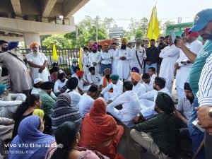 ਜਥੇਬੰਦੀਆਂ ਨੇ ਬਰਨਾਲਾ ਕਚਹਿਰੀ ਚੌਂਕ ਕੀਤਾ ਪੂਰੀ ਤਰ੍ਹਾਂ ਜਾਮ