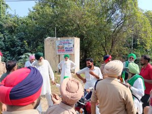 ਬਠਿੰਡਾ ਦਾ ਭਾਈ ਘਨ੍ਹਈਆ ਚੌਕ ਜਾਮ ਕਰਨ ਦੌਰਾਨ ਧਰਨਾਕਾਰੀਆਂ ਦੀ ਪੁਲਿਸ ਨਾਲ ਤਕਰਾਰਬਾਜ਼ੀ-