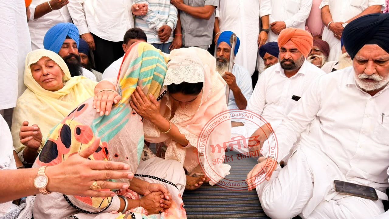 ਪਰਵਿੰਦਰ ਝੋਟਾ ਦੇ ਪਰਿਵਾਰ ਨਾਲ ਦੁੱਖ ਸਾਂਝਾ ਕਰਨ ਪੁੱਜੇ ਬੀਬਾ ਹਰਸਿਮਰਤ ਕੌਰ ਬਾਦਲ