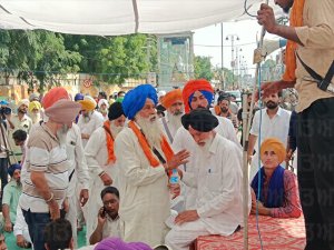 ਮਾਨਸਾ ਵਿਚ ਧਰਨਾ ਜਾਰੀ, ਬਾਜ਼ਾਰ ਖੁੱਲ੍ਹੇ