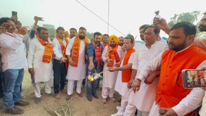 ਈ.ਟੀ.ਓ. ਨੇ ਜੰਡਿਆਲਾ ਗੁਰੂ ਦੇ ਨਵੇਂ ਖੇਡ ਸਟੇਡੀਅਮ ਵਿਖੇ ਕੀਤਾ ਰਾਵਣ ਦਹਨ
