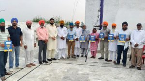 ਪਿੰਡ ਠੱਠੀ ਵਿਖੇ ‘ਮੇਰਾ ਘਰ ਮੇਰੇ ਨਾਮ’ ਸਕੀਮ ਤਹਿਤ ਲਾਭਪਾਤਰੀਆਂ ਨੂੰ ਸੌਂਪੀਆਂ ਘਰਾਂ ਦੀਆਂ ਰਜਿਸਟਰੀਆਂ