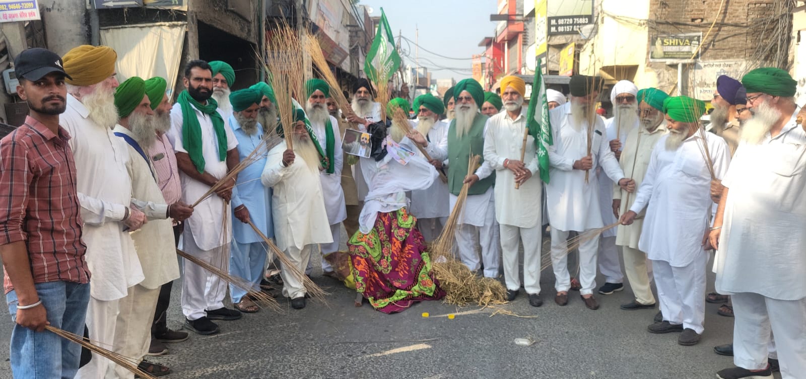 ਪਰਵਿੰਦਰ ਸਿੰਘ ਝੋਟਾ ਦੇ ਮਾਮਲੇ ਨੂੰ ਲੈ ਕੇ  ਭੁਲੱਥ ’ਚ ਭਾਰਤੀ ਕਿਸਾਨ ਯੂਨੀਅਨ ਕਾਦੀਆਂ ਵਲੋਂ ਰੋਸ ਪ੍ਰਦਰਸ਼ਨ