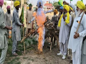 ਕਿਸਾਨਾਂ ਵਲੋਂ ਵੱਖ-ਵੱਖ ਪਿੰਡਾਂ ਵਿਚ ਅਰਥੀ ਫੂਕ ਪ੍ਰਦਰਸ਼ਨ