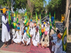 ਪੁਲਿਸ ਜਬਰ ਖ਼ਿਲਾਫ਼ ਕਿਸਾਨਾਂ ਵਲੋਂ ਥਾਣਾ ਲੋਪੋਕੇ ਦਾ ਘਿਰਾਓ